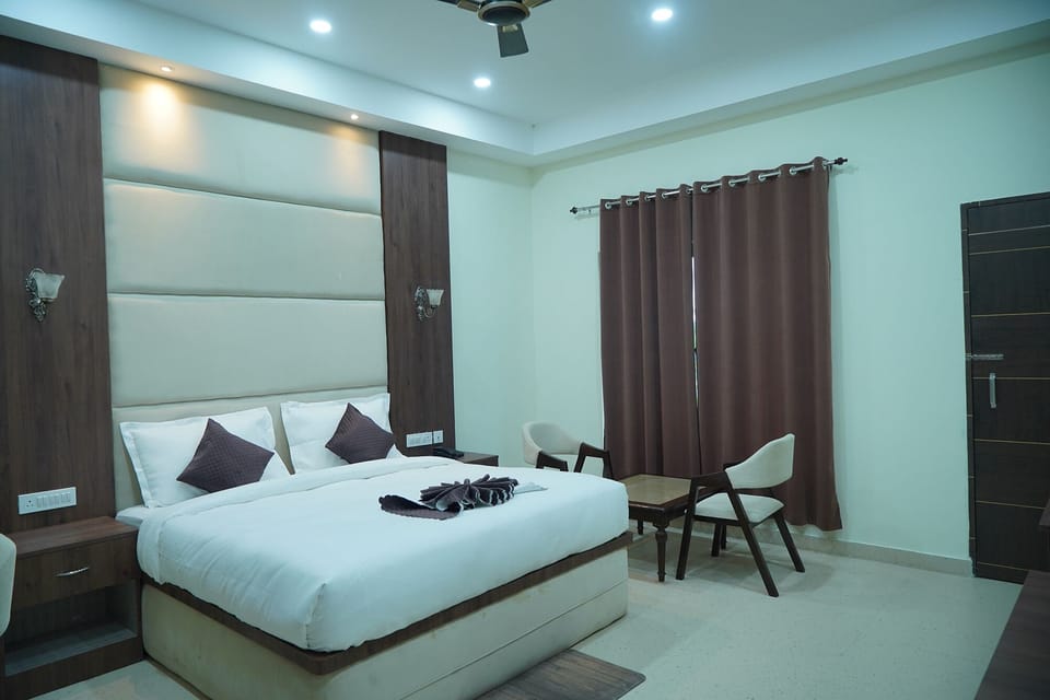 Executive Room | Egyptian cotton sheets, premium bedding, pillowtop beds, in-room safe