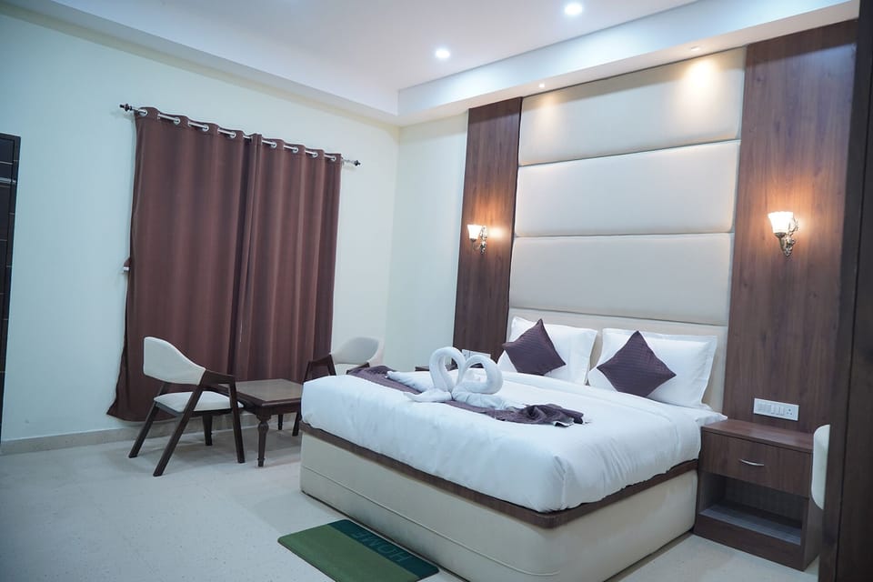 Executive Room | Egyptian cotton sheets, premium bedding, pillowtop beds, in-room safe