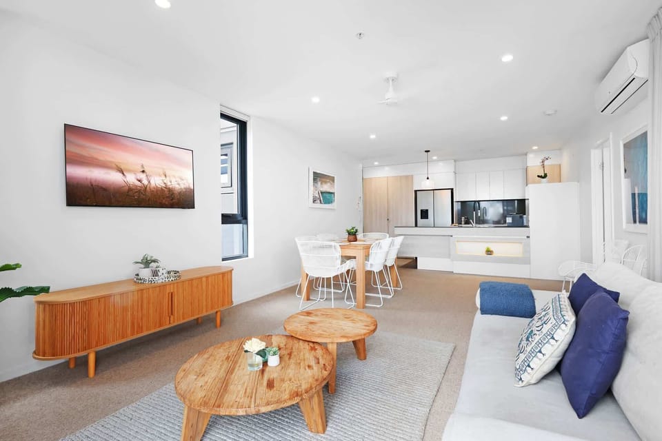 Living Room/Dining Area