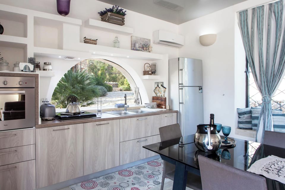 Family Villa, 4 Bedrooms, Terrace (Tenuta Bouganville With Garden And) | Private kitchen