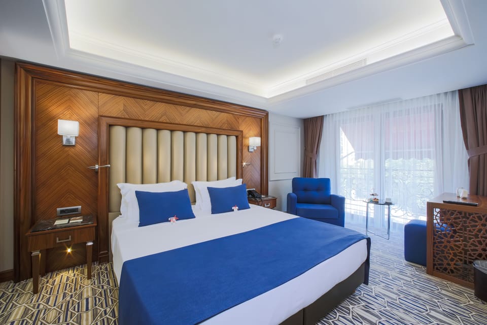 Family Suite, Multiple Beds, Mountain View | In-room safe, desk, laptop workspace, free WiFi