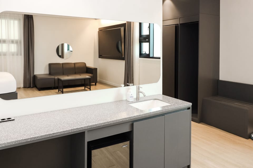 Premium Room | Down comforters, desk, laptop workspace, soundproofing