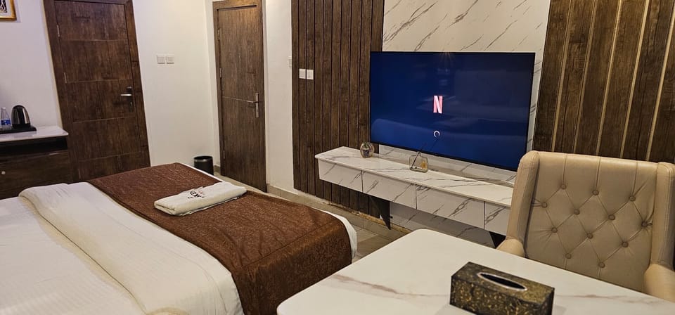 Royal Room | Premium bedding, free WiFi, bed sheets