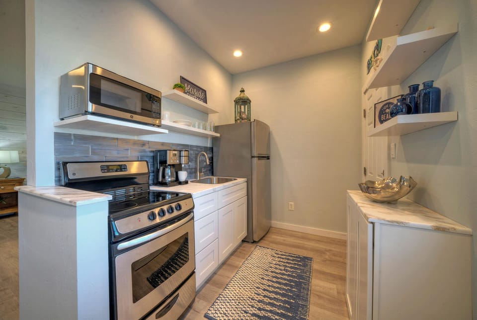 Fully equipped kitchen.