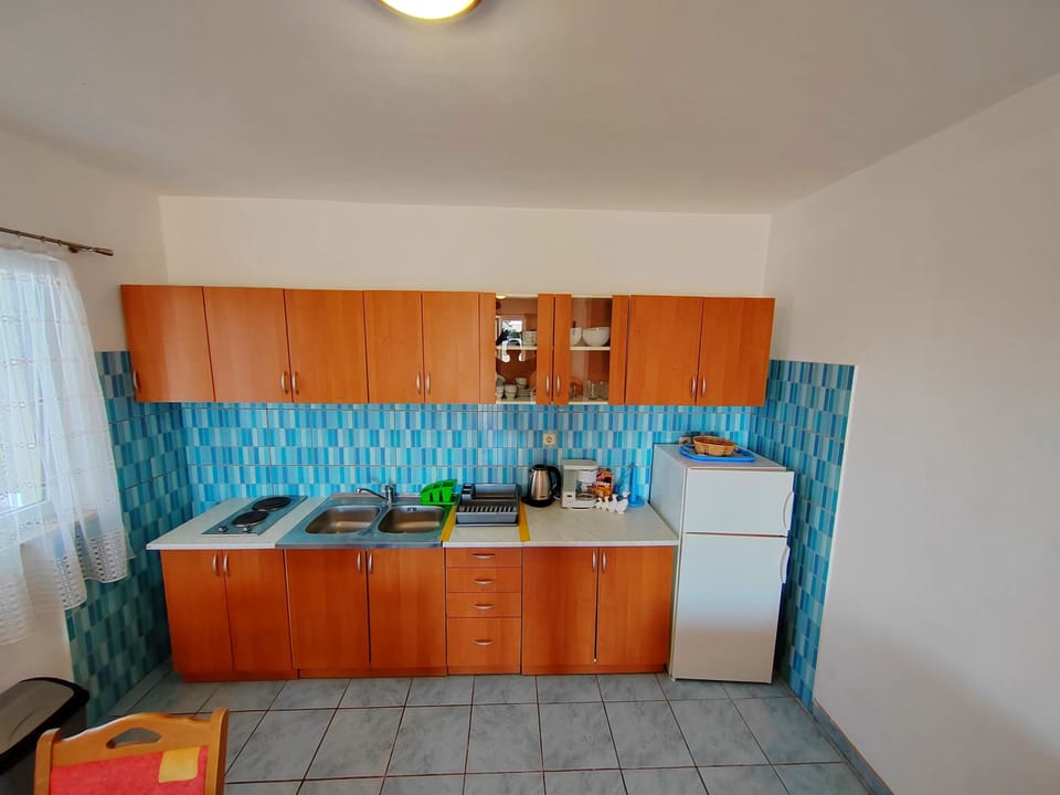Apartment, 2 Bedrooms, Balcony, Garden View | Private kitchen