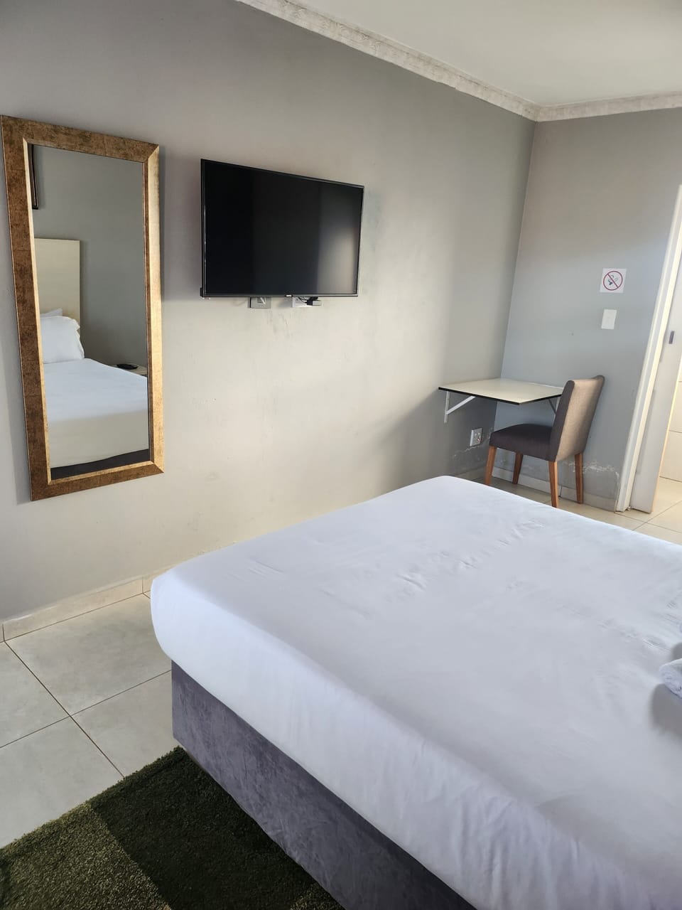 Deluxe Suite | Desk, laptop workspace, iron/ironing board, free WiFi