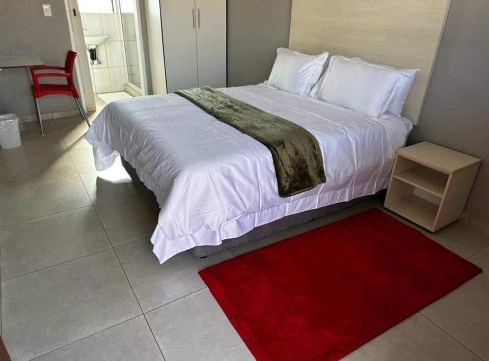 Deluxe Suite | Desk, laptop workspace, iron/ironing board, free WiFi