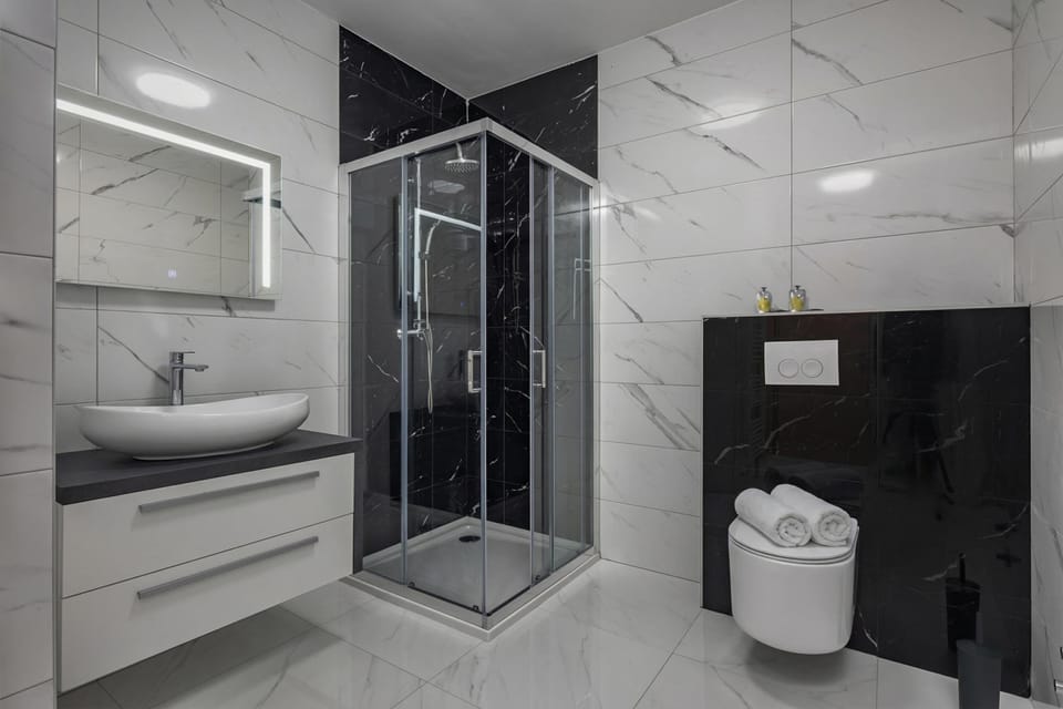 Family Room, 1 Bedroom, Balcony, Sea Facing (Family Resort Santa Maria II Room 201) | Bathroom