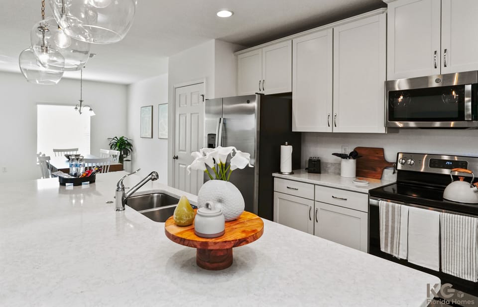 Fully kitchen view