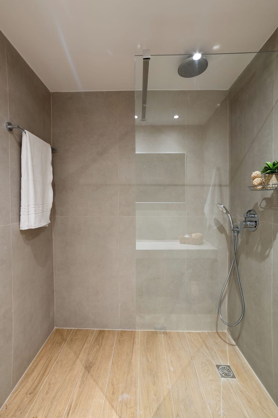 Superior Double or Twin Room, 1 Double or 2 Twin Beds, Sea View | Bathroom | Shower, hair dryer, bathrobes, slippers