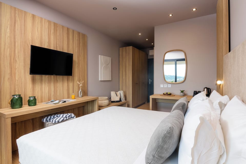 Superior Double or Twin Room, 1 Double or 2 Twin Beds, Sea View | In-room safe, blackout drapes, soundproofing