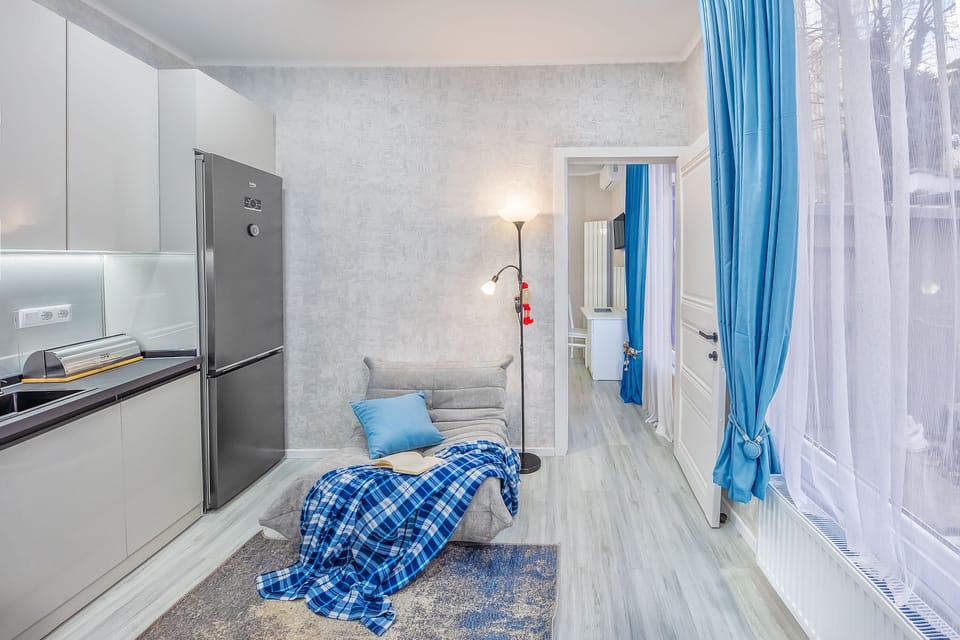 Cabin | Private kitchen | Full-size fridge, microwave, oven, stovetop