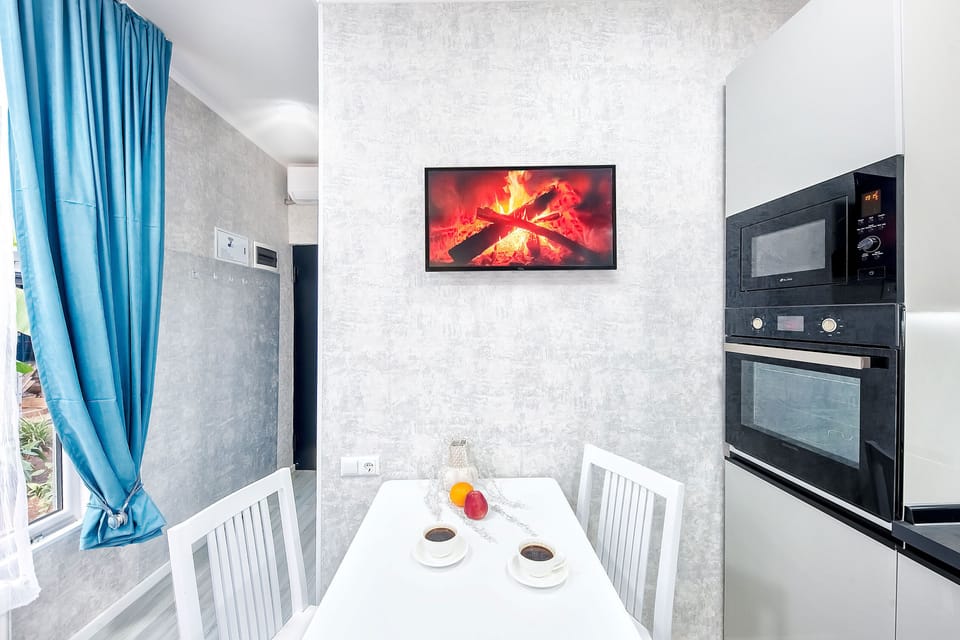 Cabin | Private kitchen | Full-size fridge, microwave, oven, stovetop