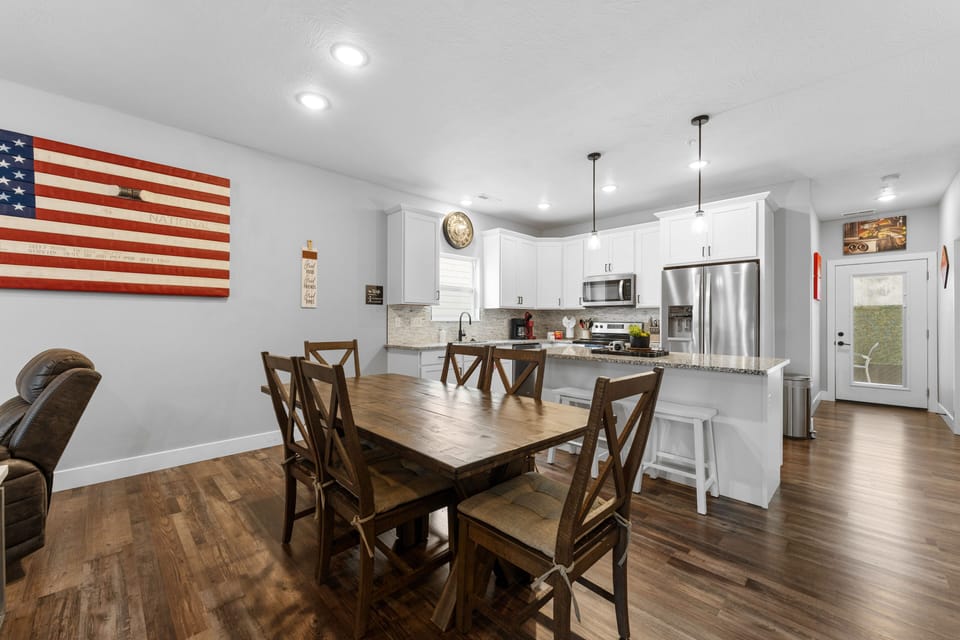 Dining Room & Kitchen