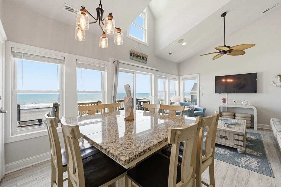 Dining with Outstanding Ocean Views