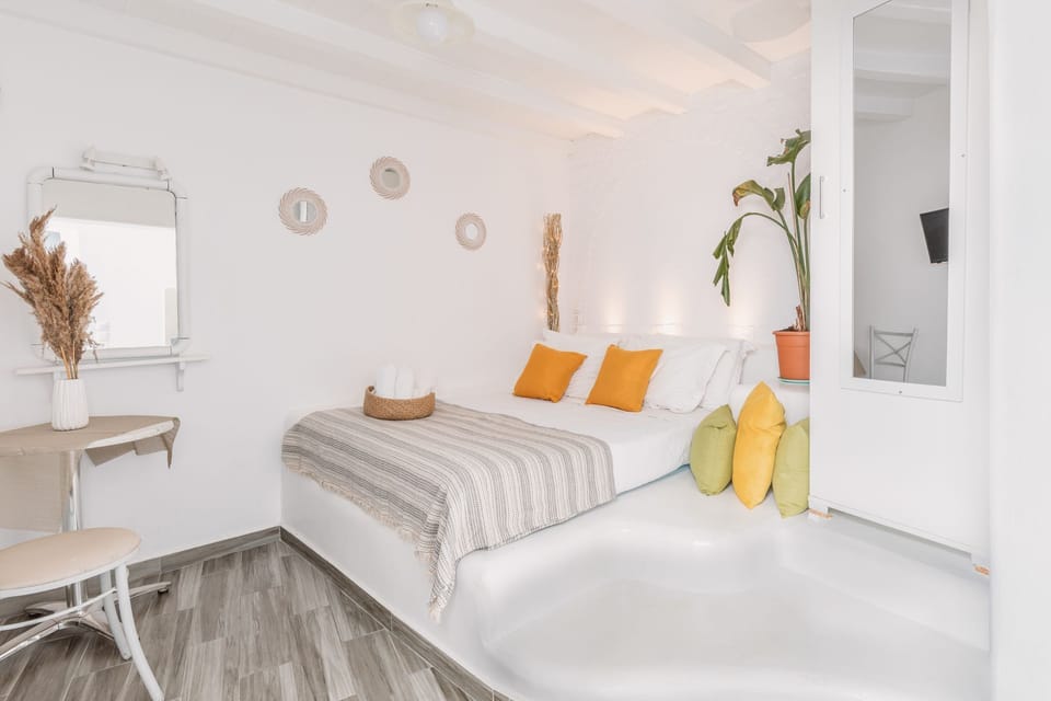 Comfort Double Room, Kitchenette | Premium bedding, in-room safe, individually decorated