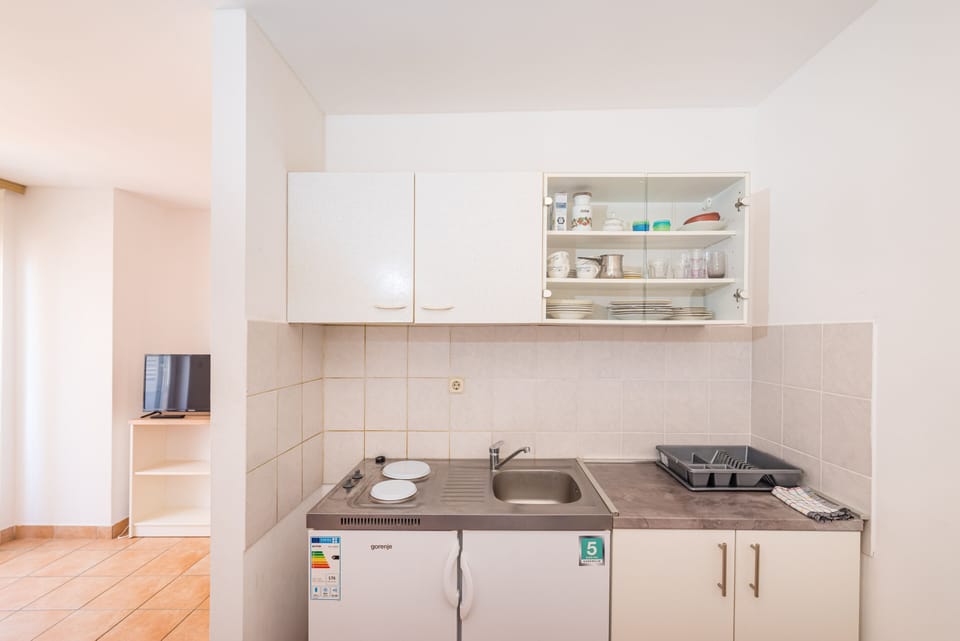 Apartment, 1 Bedroom, Balcony, City View | Private kitchen