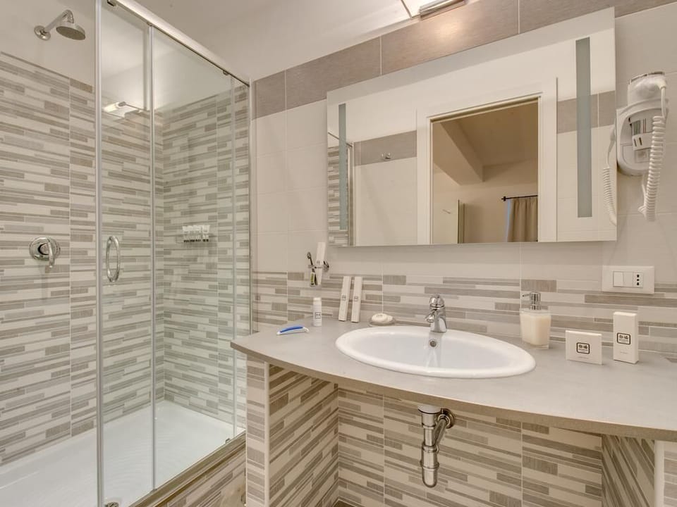 Family Suite | Bathroom