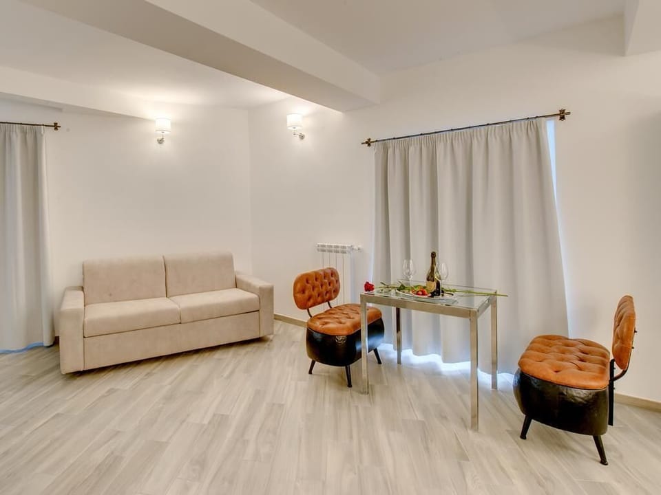 Family Suite | 1 bedroom, in-room safe, desk, blackout drapes