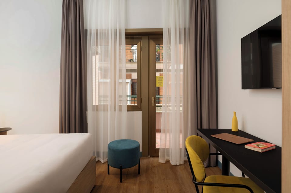 Deluxe Double or Twin Room | Hypo-allergenic bedding, desk, laptop workspace, soundproofing
