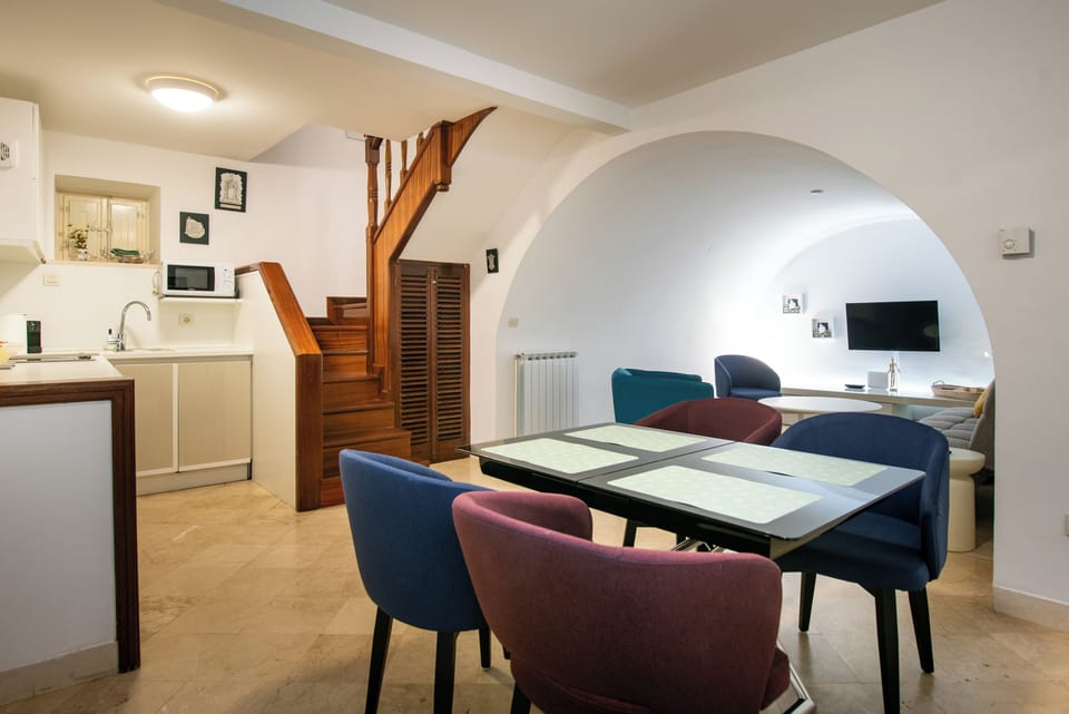 Comfort Apartment, 2 Bedrooms, Non Smoking | Living area | 81-cm flat-screen TV with cable channels