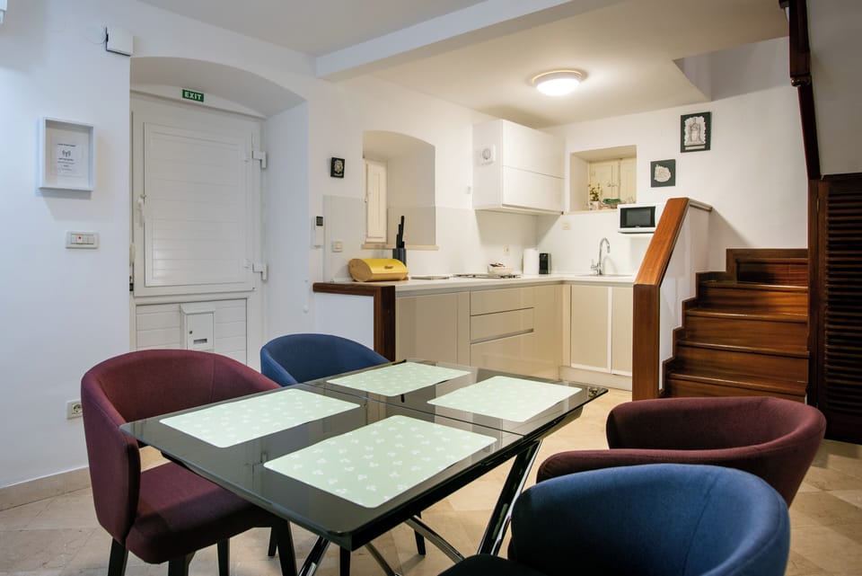 Comfort Apartment, 2 Bedrooms, Non Smoking | In-room dining