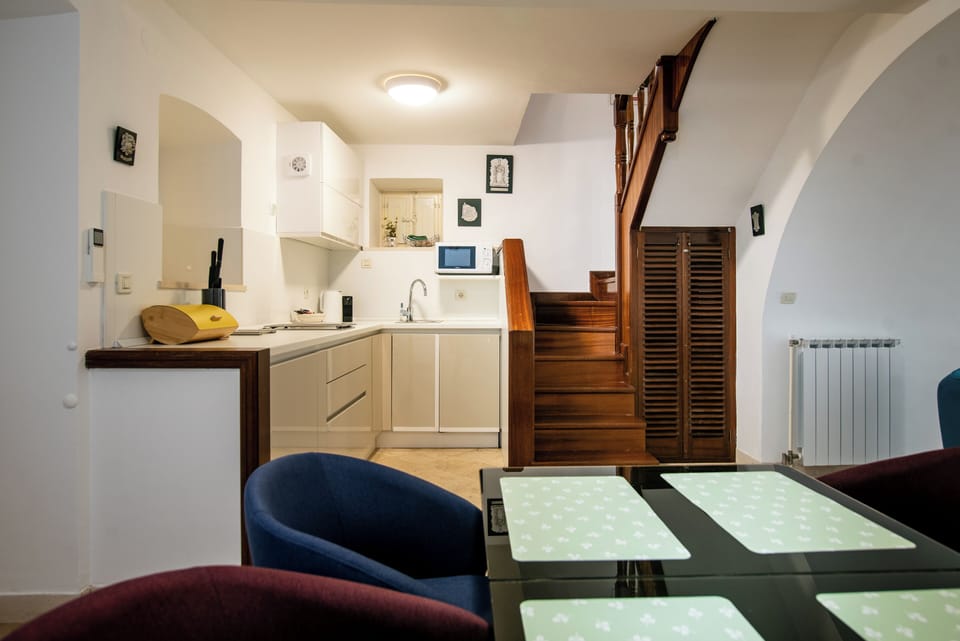 Comfort Apartment, 2 Bedrooms, Non Smoking | Private kitchen | Fridge, coffee/tea maker, electric kettle, cookware/dishes/utensils