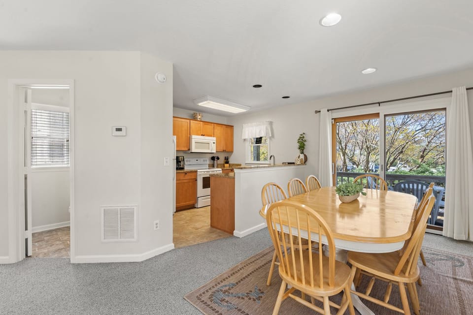 CL21M: Corolla & Lime | Mid Level Dining Area Into Kitchen