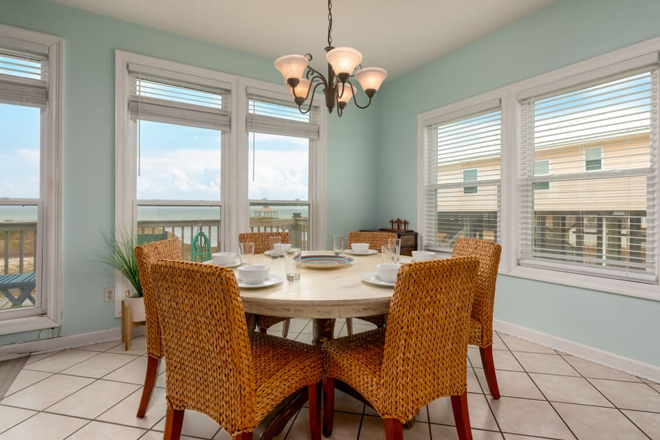 010 Casa Nova Oceanview Dinning Room Table