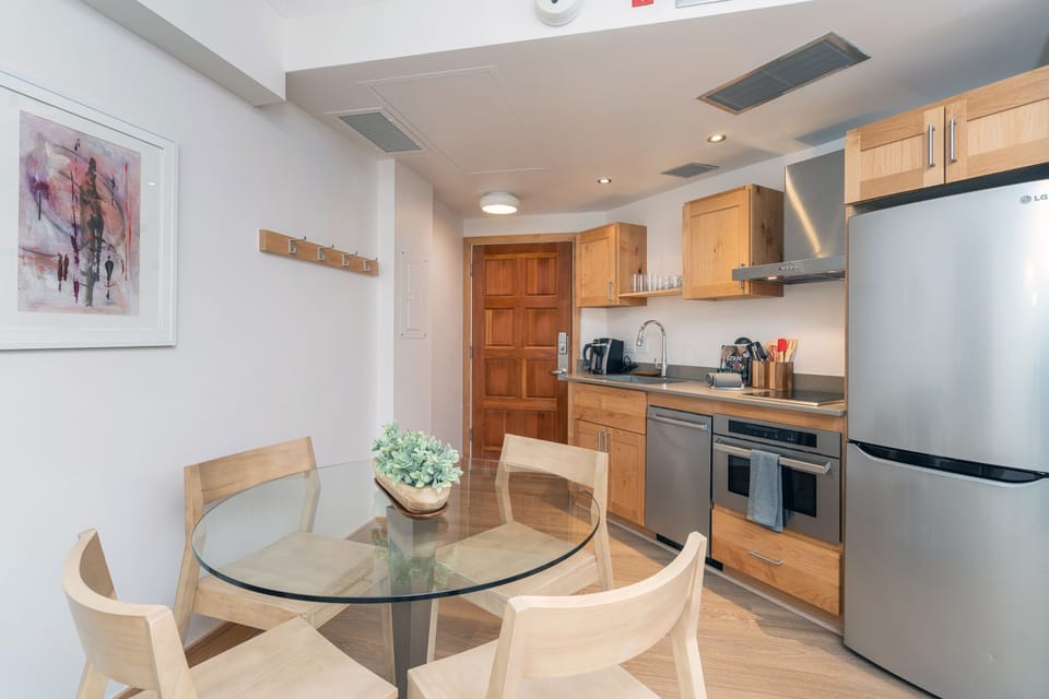 2.2-ice-house-203-telluride-dining-kitchen