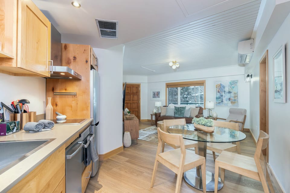 2.4-ice-house-203-telluride-kitchen-dining
