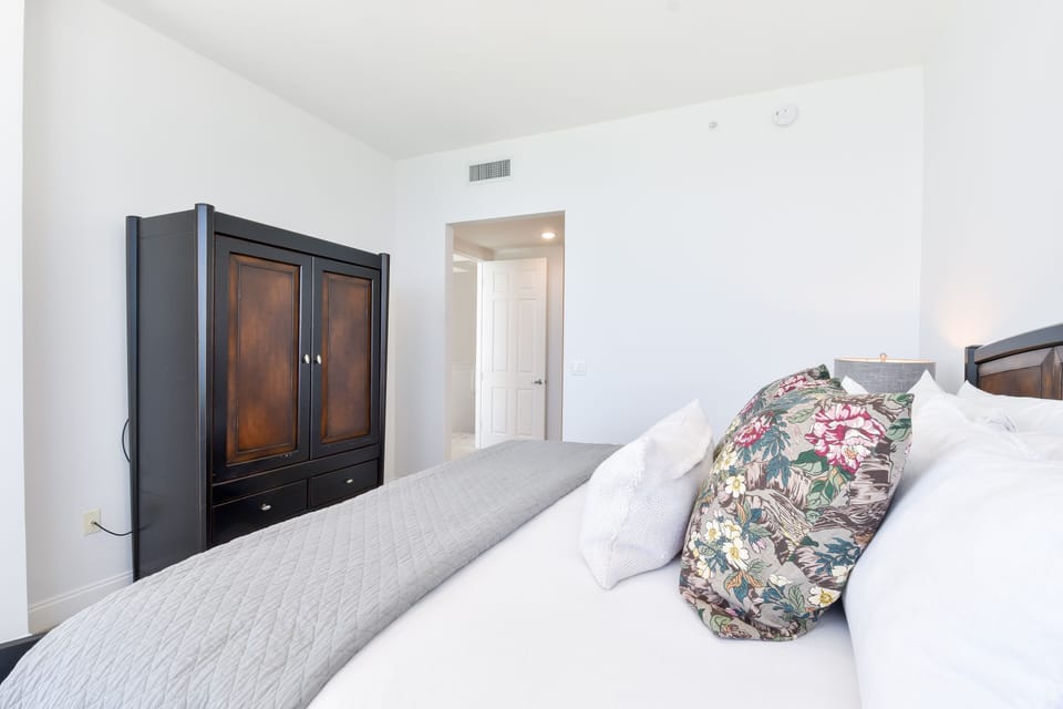 Silver Beach Towers West Penthouse 1705 - Second Floor Master Bedroom