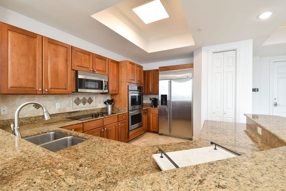 Silver Beach Towers West Penthouse 1705 - Breakfast Bar