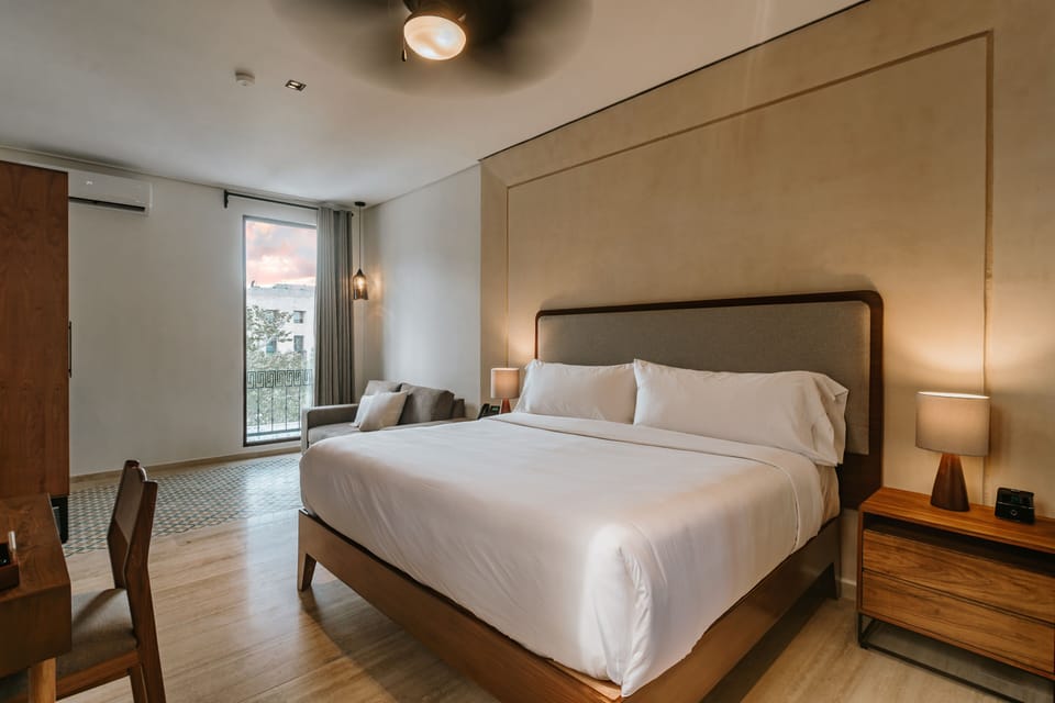 Royal Studio Suite, 1 King Bed | Premium bedding, pillowtop beds, minibar, in-room safe