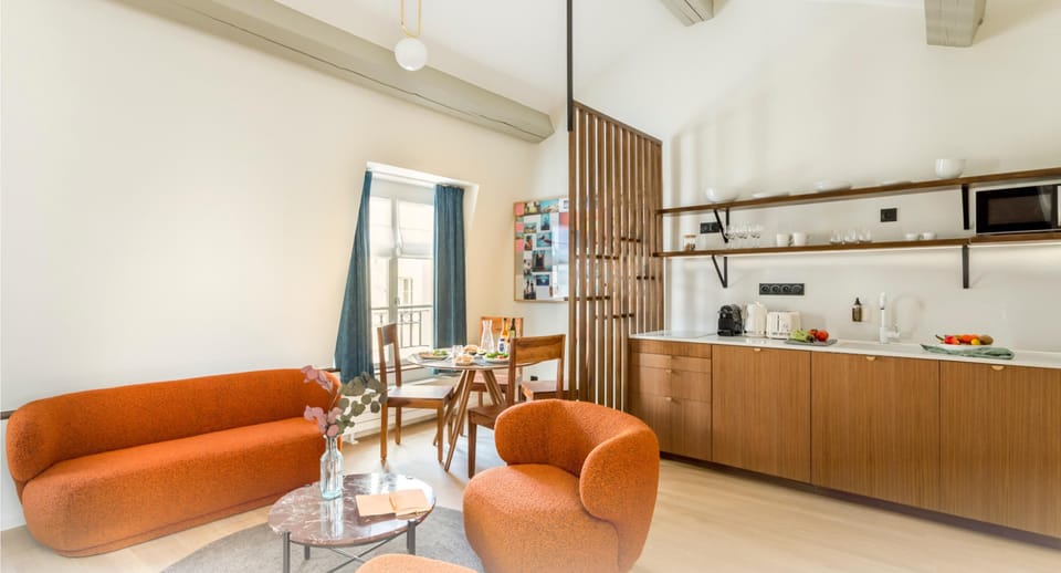 Studio 31 | In-room safe, blackout drapes, iron/ironing board, free WiFi