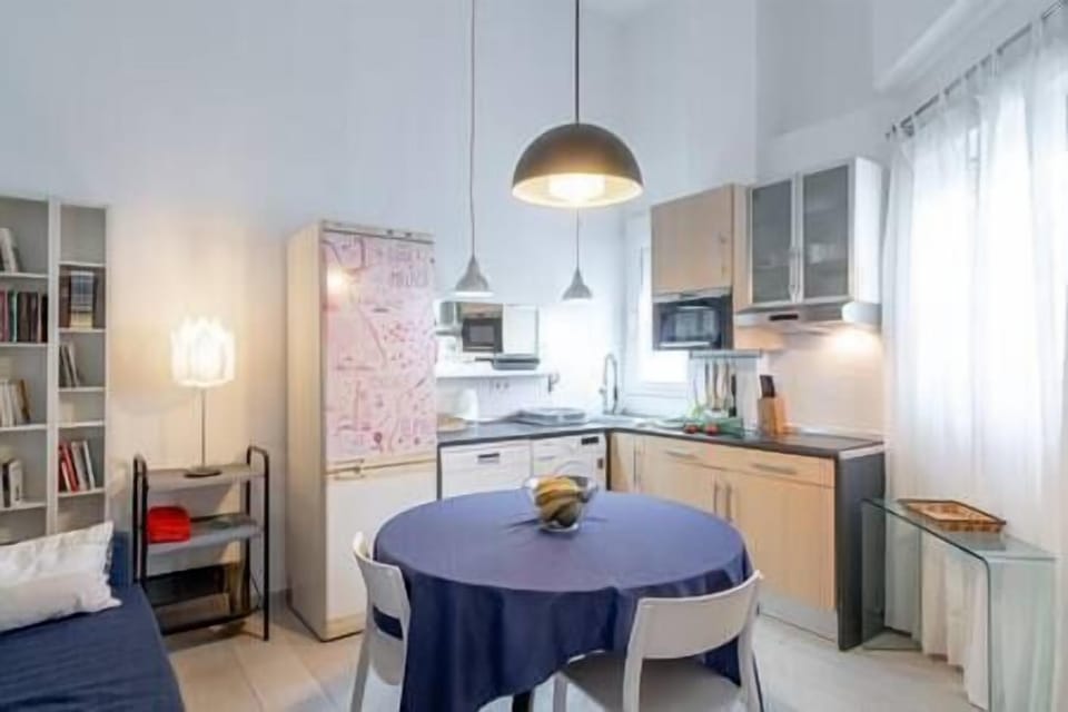Cocina completa/ mesa comedor 