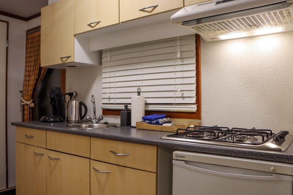 The kitchen features a gas cooktop, refrigerator with a small freezer, and more!