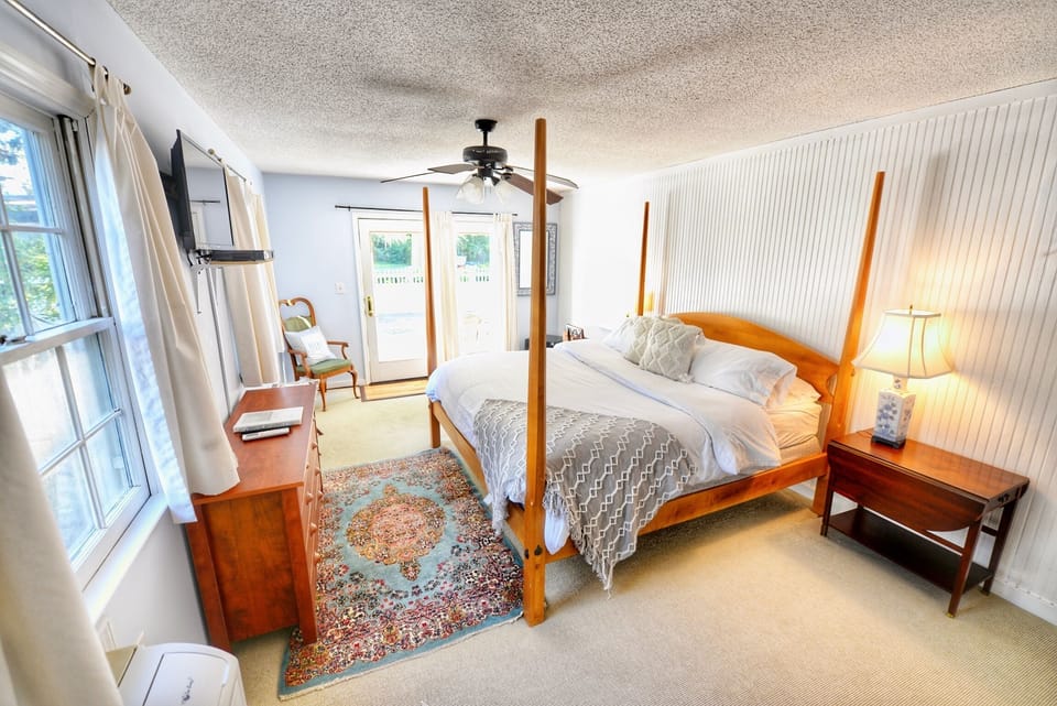 Newport | Hypo-allergenic bedding, minibar, individually decorated