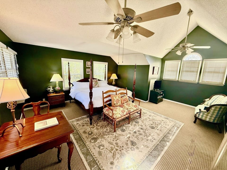 Block Island | Hypo-allergenic bedding, minibar, individually decorated