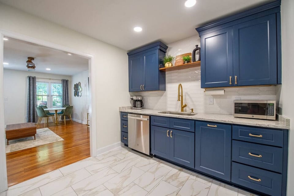 Beautifully appointed and well-stocked kitchen
