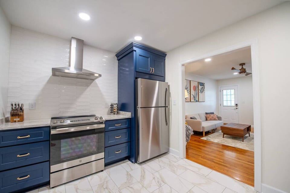 Beautifully appointed and well-stocked kitchen