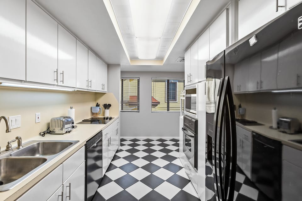 Full Kitchen
