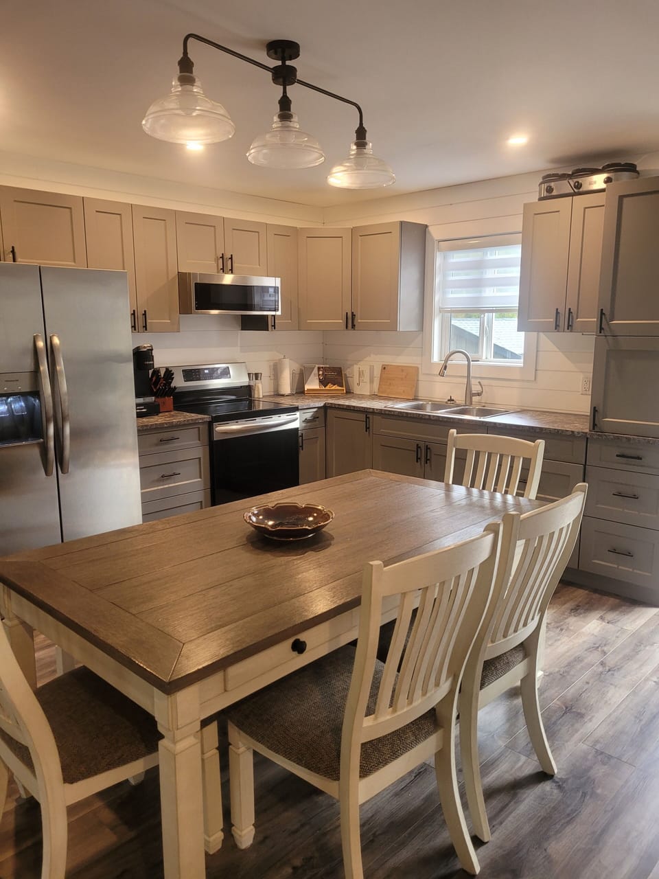 Full kitchen