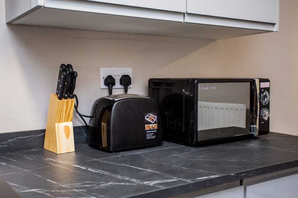 Closer to the microwave, a convenient knife rack hangs on the wall, providing easy access to your essential cooking tools. From slicing and dicing to chopping and mincing, everything is set!