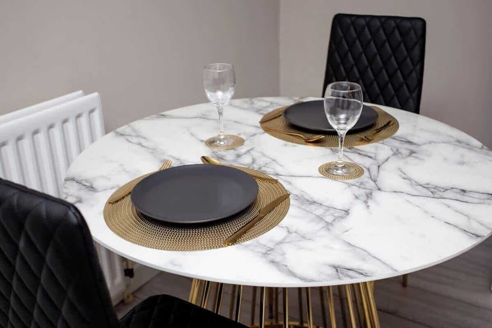  Two elegant glasses stand ready for your favorite drinks.