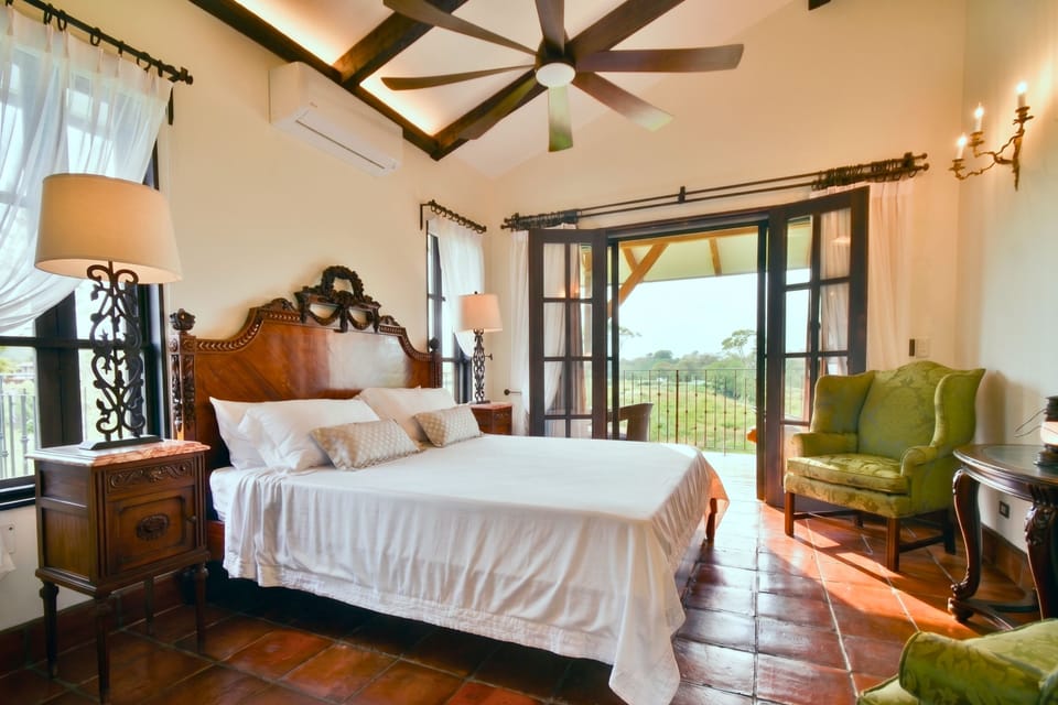 Deluxe Suite, 1 King Bed, Balcony, Mountain View | Egyptian cotton sheets, premium bedding, down comforters