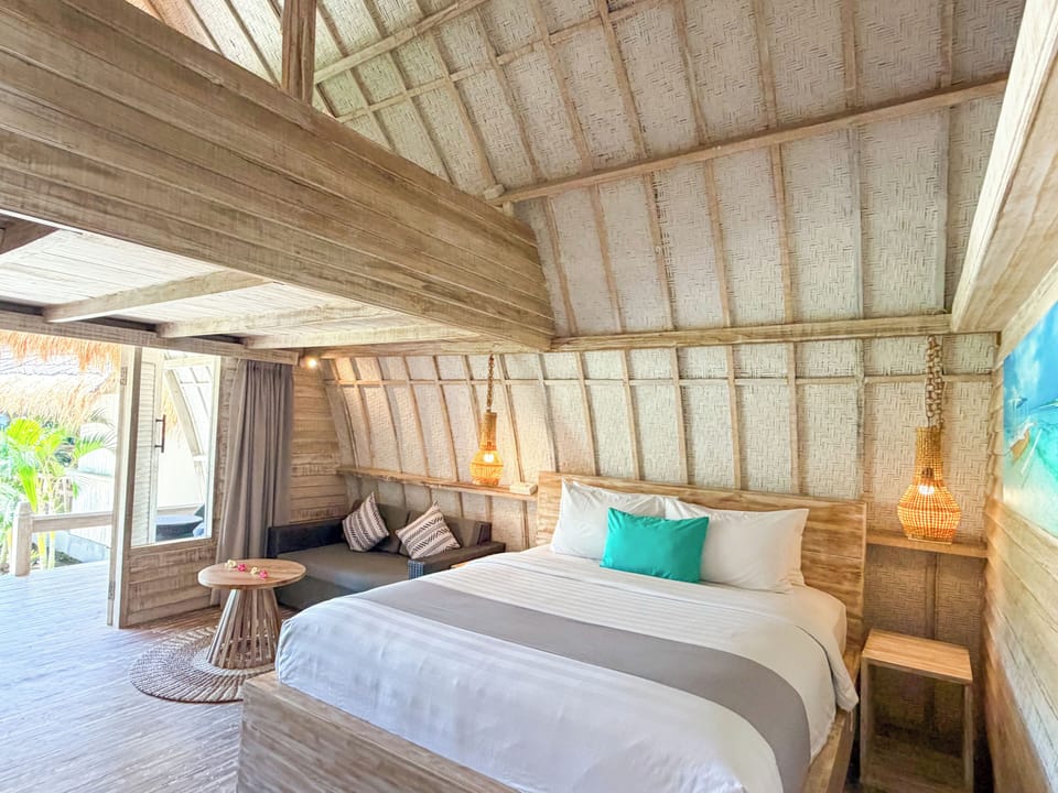 Deluxe Bungalow With Loft | Minibar, in-room safe, WiFi (free), bed sheets