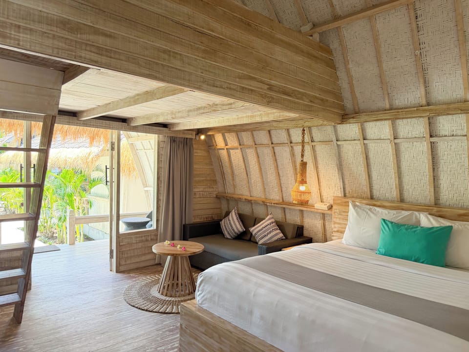 Deluxe Bungalow With Loft | Minibar, in-room safe, WiFi (free), bed sheets