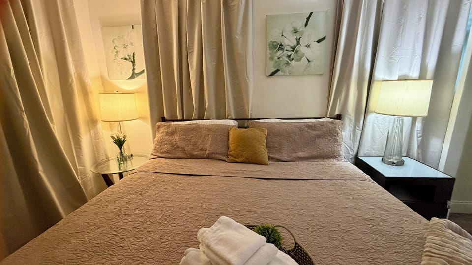 Superior Room, Courtyard View | In-room safe, blackout drapes, iron/ironing board, WiFi (free)