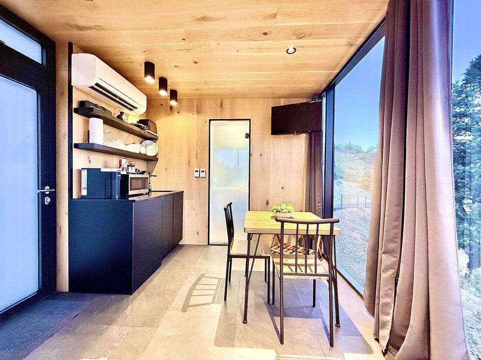 Inside your mirror home, you’ll find a flat-screen TV, dining table, full bathroom, heating and A/C, and a convenient kitchenette for a comfortable East Zion Resort stay.
